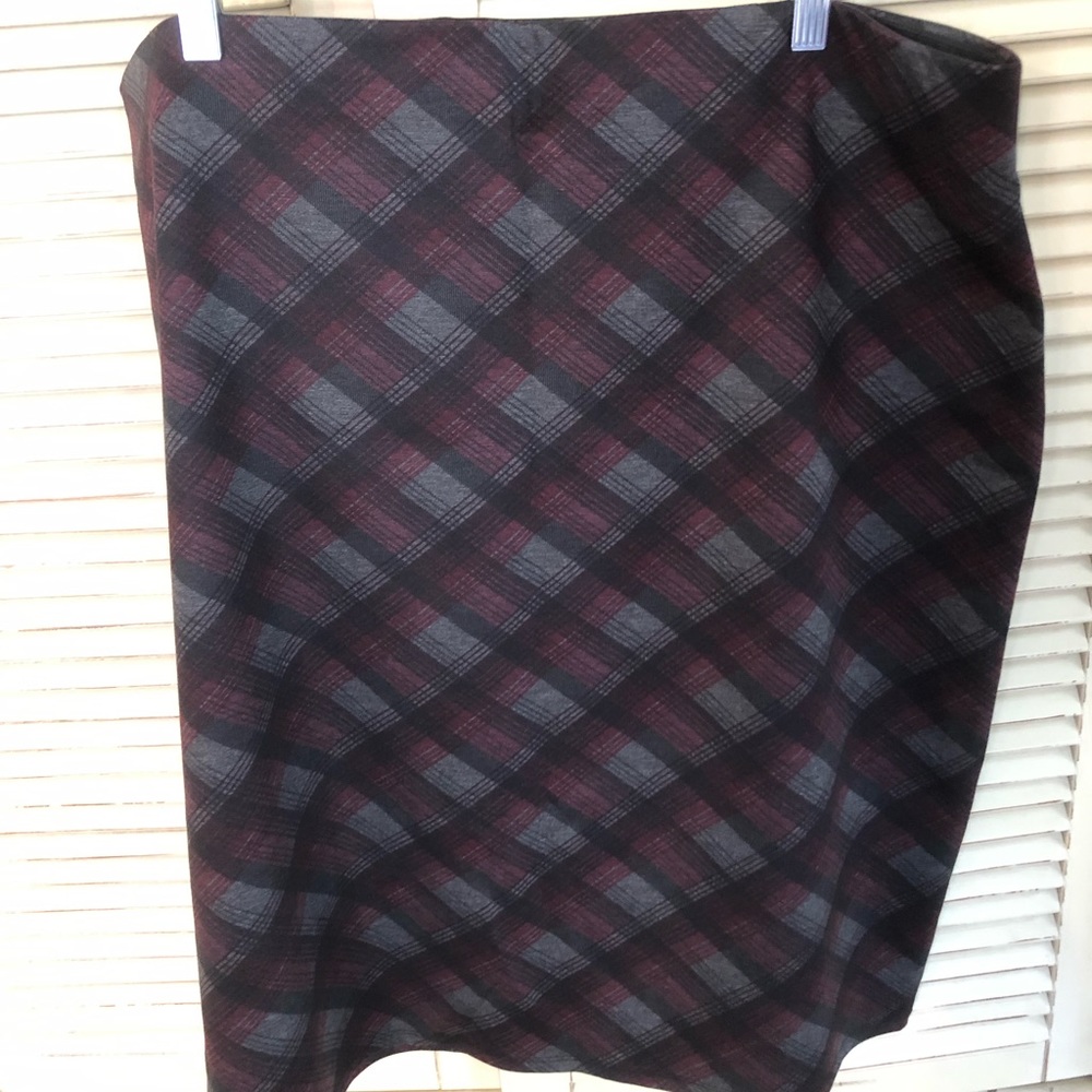 New York Clothing Company Ladies Skirt - Size XL - Elastic Waist - Below Knee